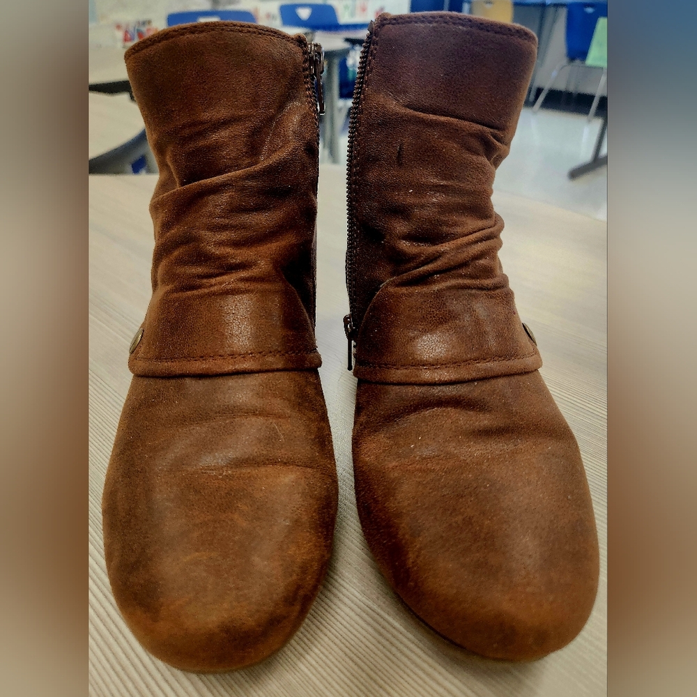 Beartrap Ankle Boots - Picture 2 of 11